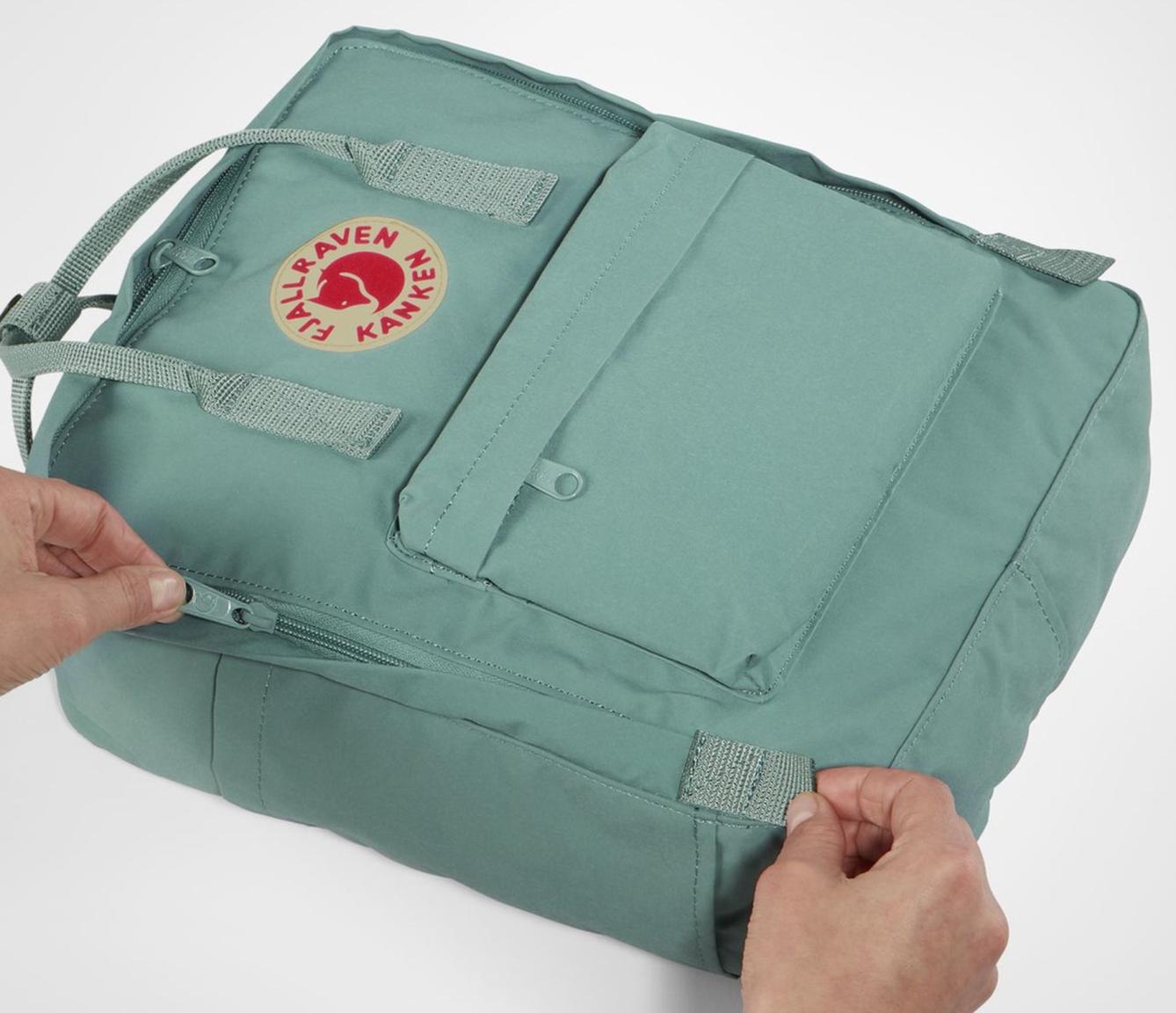 Artic Green Fjällräven Kanken Freizeitrucksack mit orangen Trägern