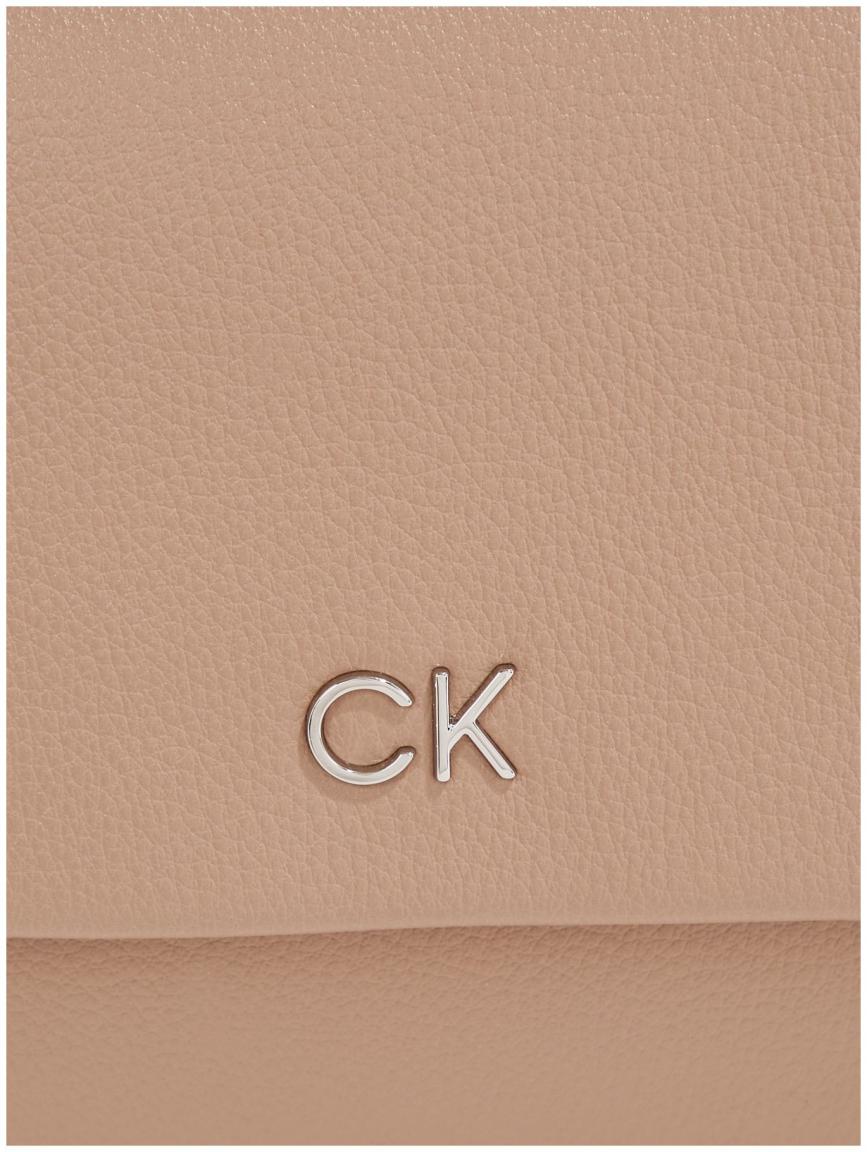 Calvin Klein Schultertasche Pebble Shoulder Dunkelbeige Chanterelle