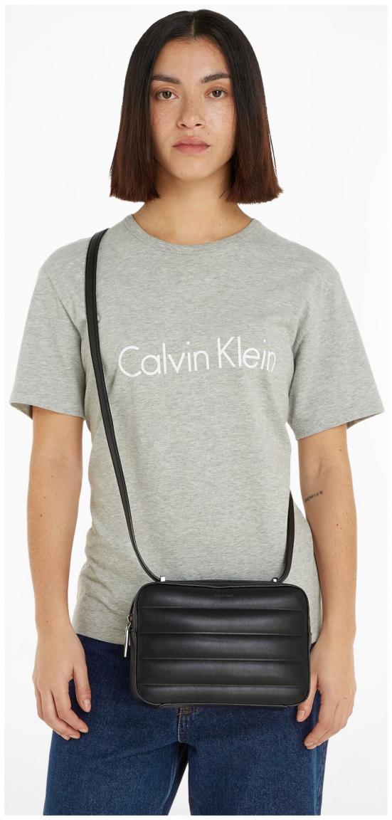 Calvin Klein kompakte Umhängetasche Quilt Line schwarz 3D