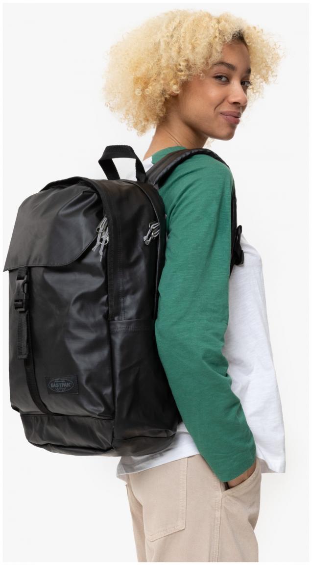 Tagesrucksack Tarban mit Laptopfach Eastpak Tarp Black Schule