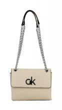 Überschlagtasche Calvin Klein Conv Crossbody Light Sand Kettenhenkel