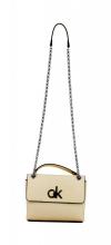 Überschlagtasche Calvin Klein Conv Crossbody Light Sand Kettenhenkel